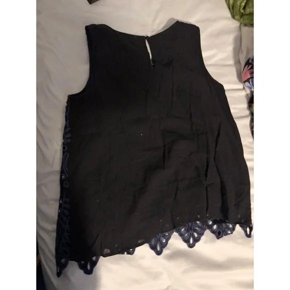 Skies Are Blue Black Navy Eyelet Embroidered Sleeveless Top Scalloped Hem M - Picture 6 of 7